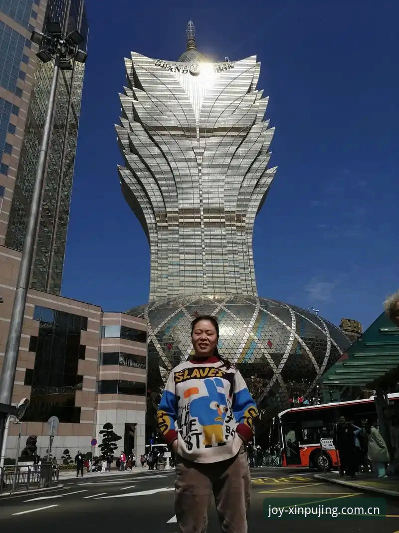 世界杯现场拥吻照全网刷屏：从新莆京体育看懂这张照片背后的性别议题
